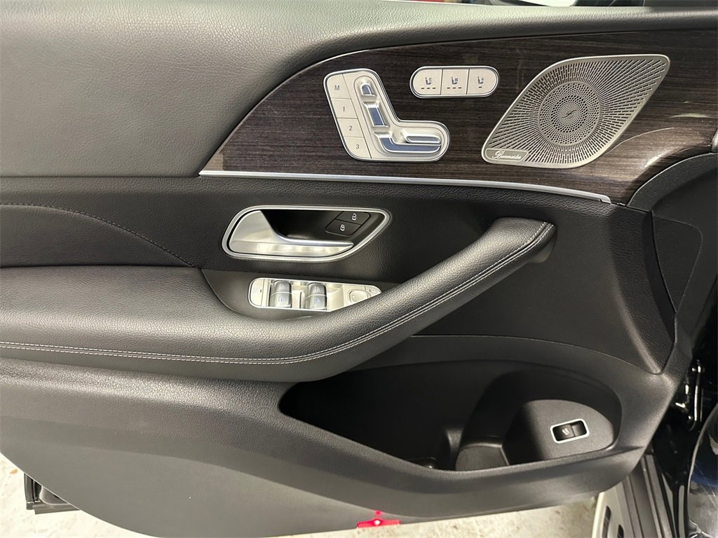 Used 2023 Mercedes-Benz GLS 450 4MATIC image 17