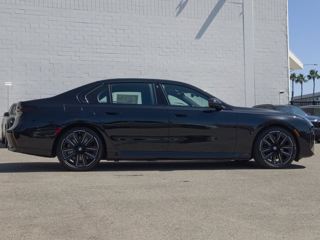 New 2026 BMW 750e xDrive w/ Premium Package AWD/4WD image 3