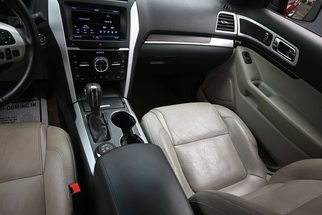 Used 2015 Ford Explorer Limited w/ Equipment Group 301A AWD/4WD image 16