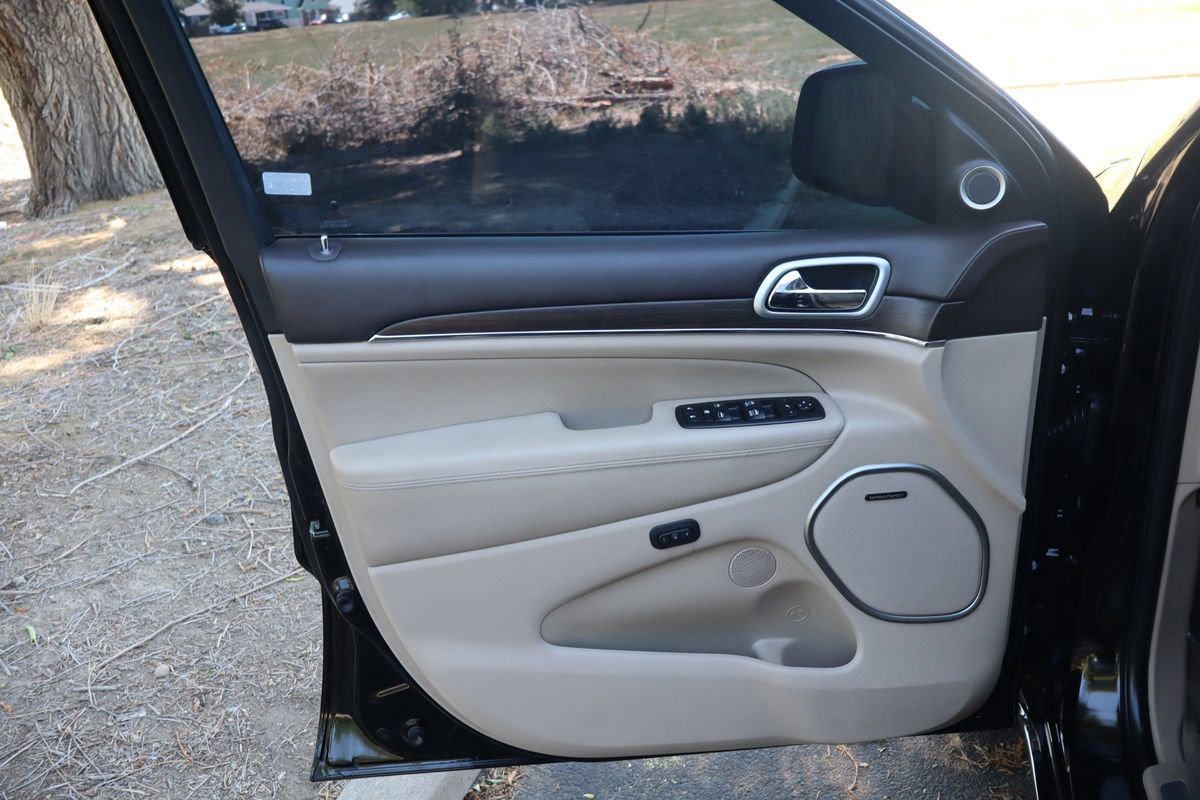 Used 2018 Jeep Grand Cherokee Overland AWD/4WD image 23