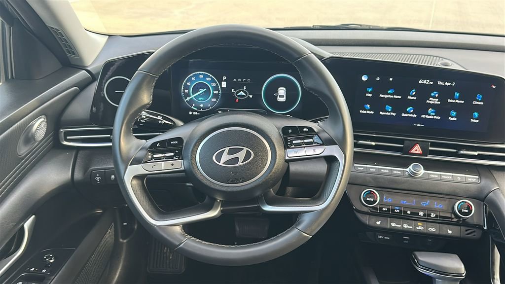 Certified 2025 Hyundai Elantra Limited image 23