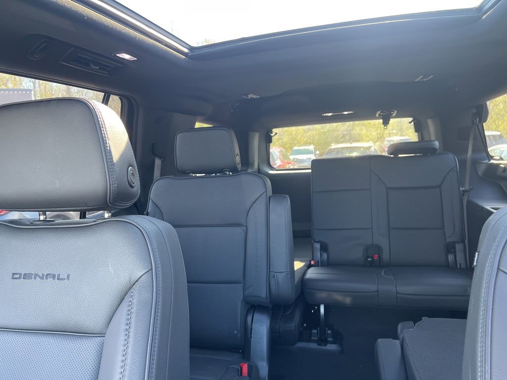 Used 2025 GMC Yukon Denali w/ Sun & Power Step Package AWD/4WD image 7