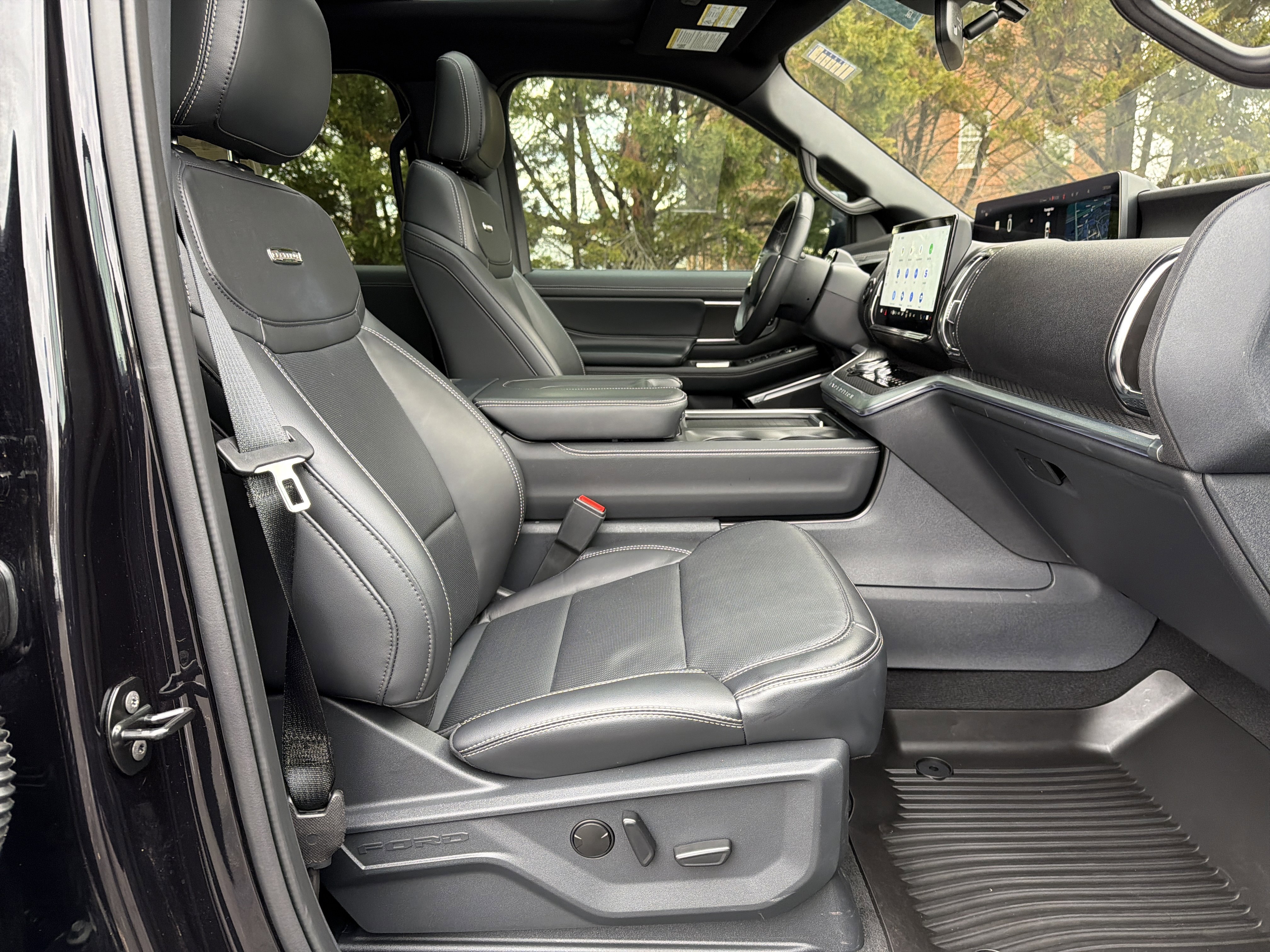 Used 2025 Ford Expedition Max Platinum w/ Stealth Appearance Package image 34