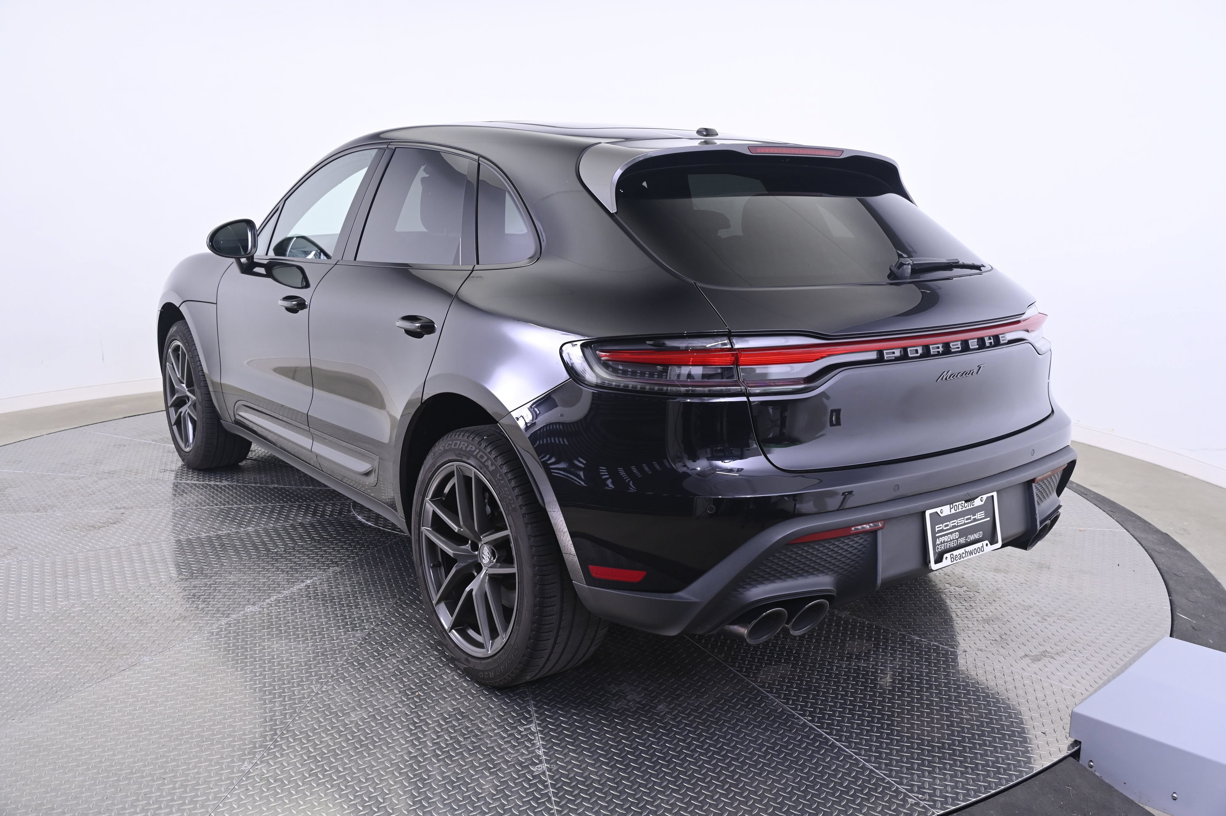 Certified 2023 Porsche Macan Turbo AWD/4WD image 3