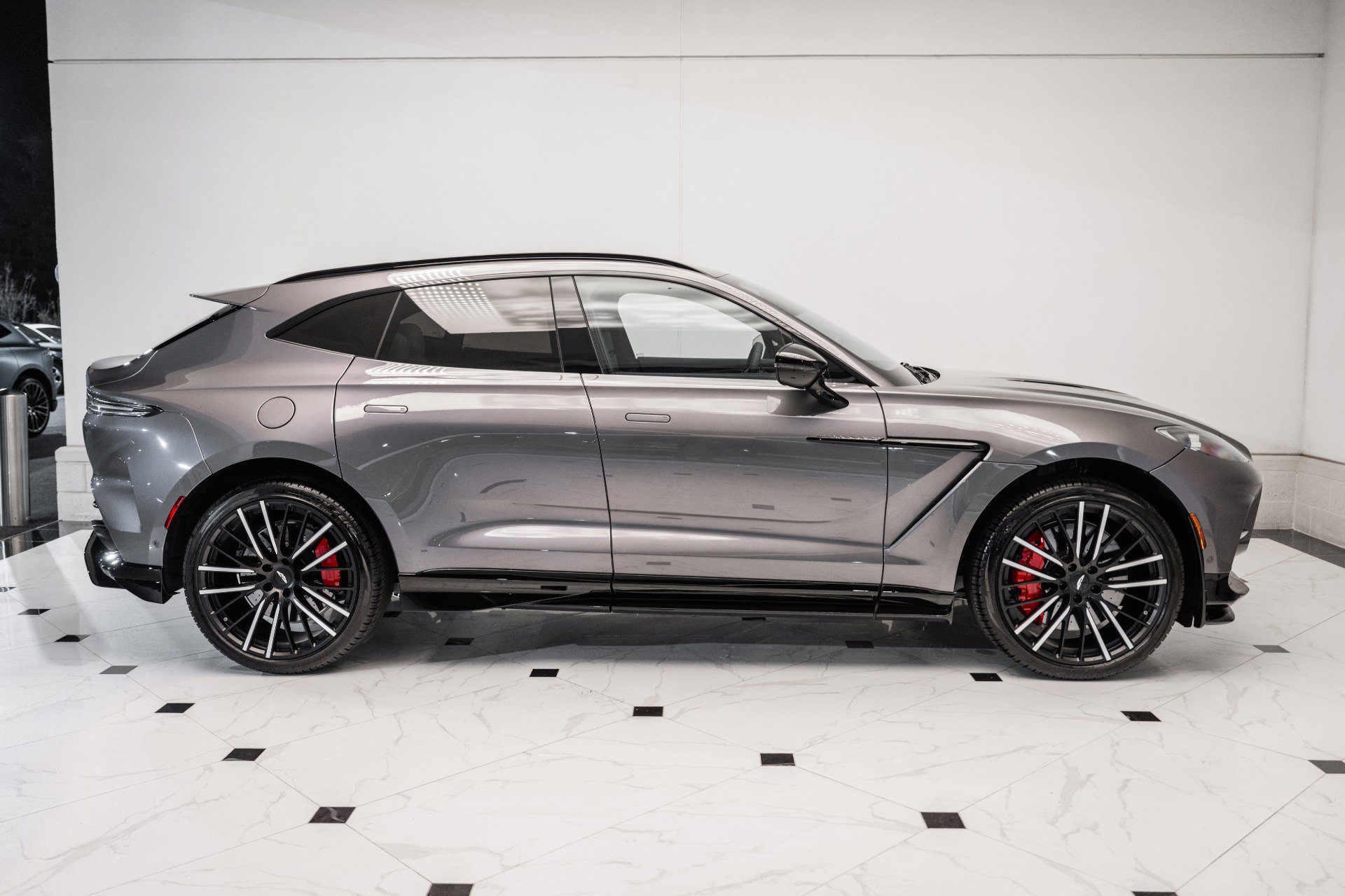 Used 2025 Aston Martin DBX 707 image 44
