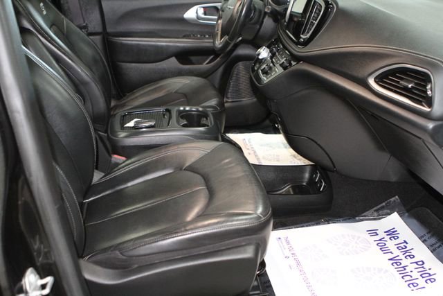 Used 2021 Chrysler Pacifica Touring-L w/ Uconnect Theater Family Group FWD image 37