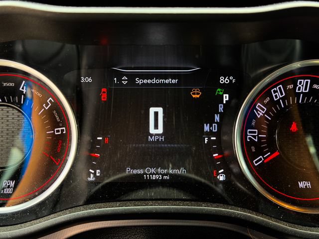 Used 2021 Dodge Challenger SXT w/ Driver Convenience Group RWD image 9