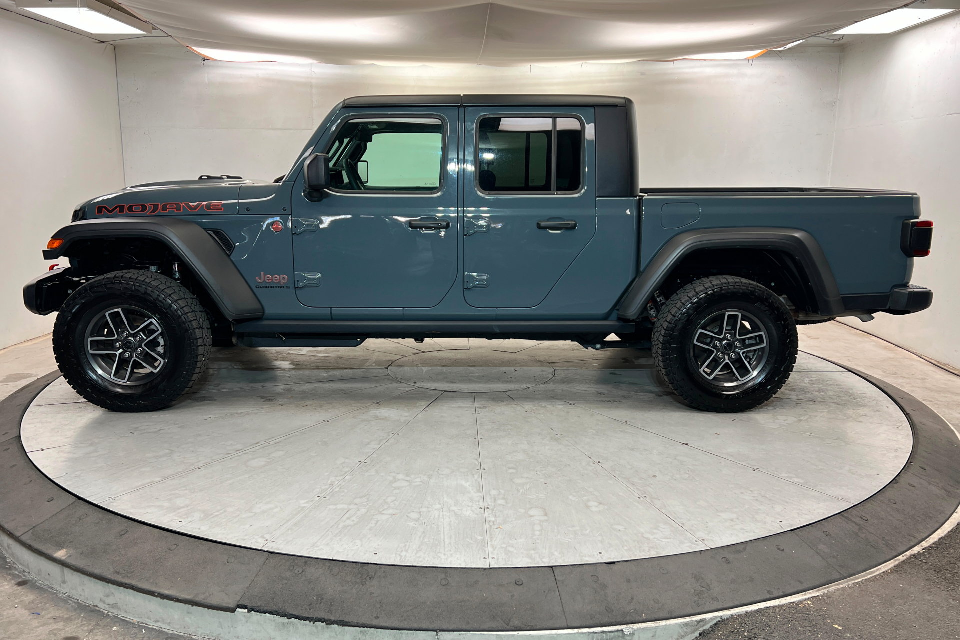 Certified 2026 Jeep Gladiator Mojave AWD/4WD image 2