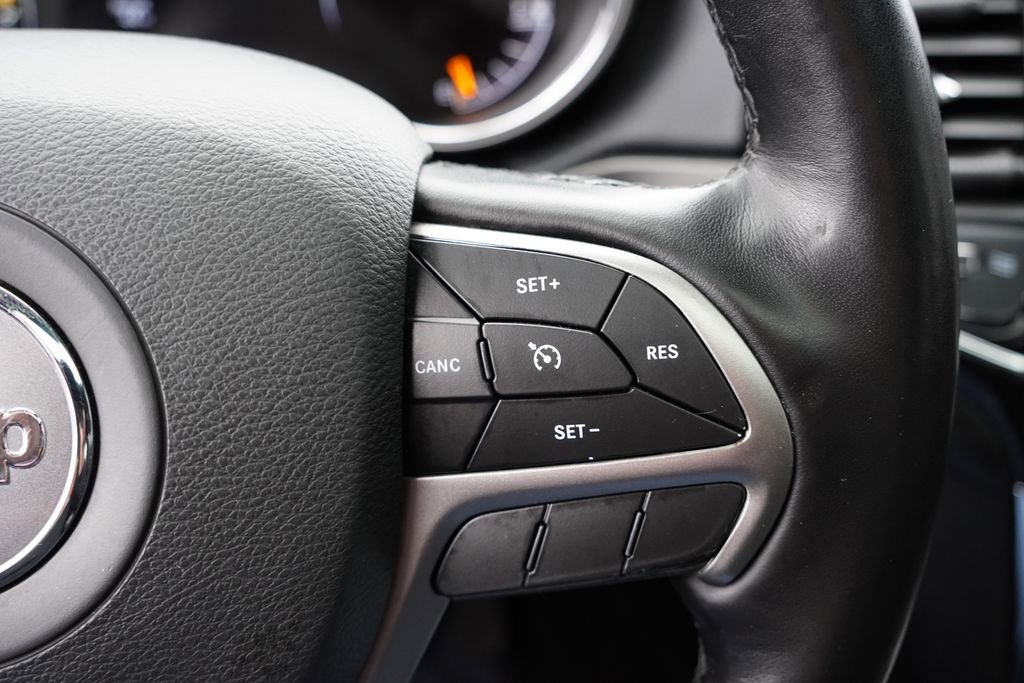 Certified 2022 Jeep Grand Cherokee Laredo X image 32