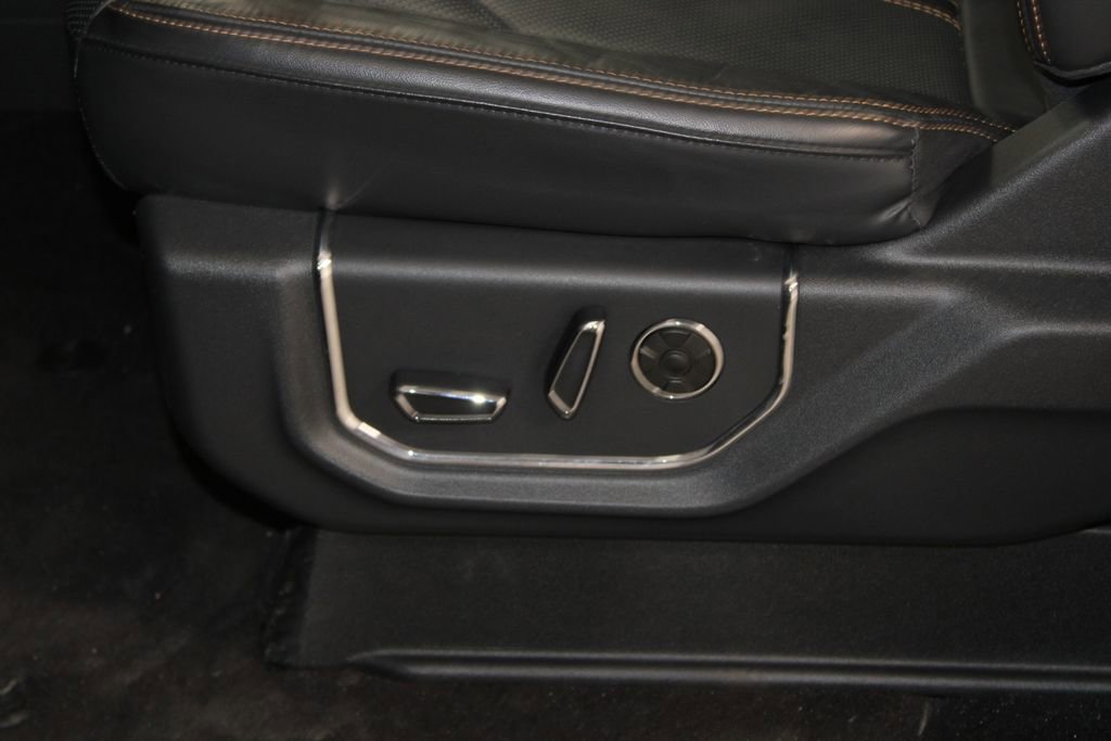 Used 2023 Ford Expedition Platinum image 17