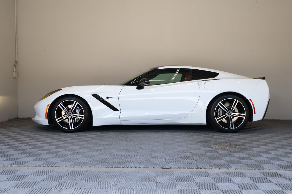 Used 2017 Chevrolet Corvette Stingray Coupe w/ Carbon Flash Badge Package RWD image 7