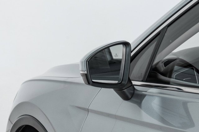 Used 2021 Volkswagen Tiguan SE R-Line image 40