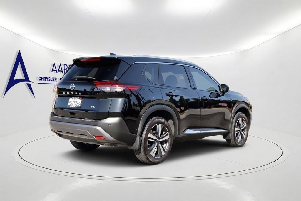 Used 2023 Nissan Rogue SL w/ SL Premium Package FWD image 4