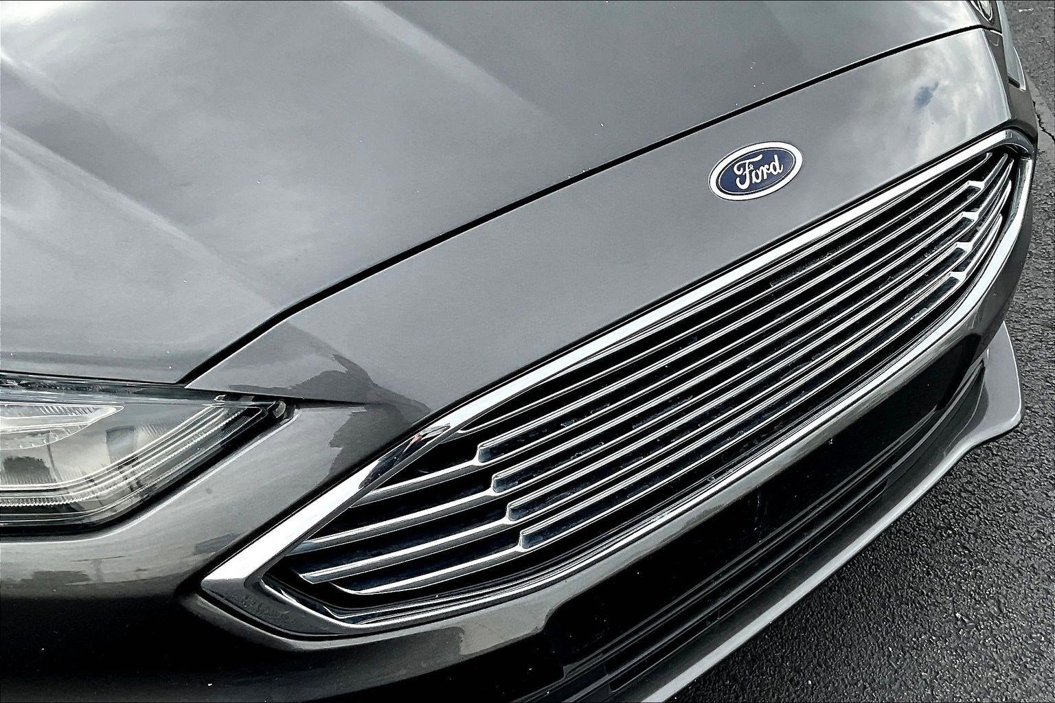 Used 2018 Ford Fusion SE w/ Equipment Group 201A FWD image 32