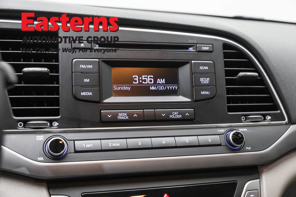 Used 2017 Hyundai Elantra SE w/ Cargo Package image 16