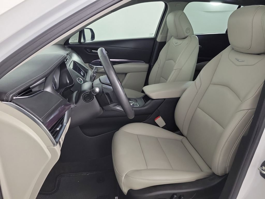 Used 2023 Cadillac XT4 Luxury w/ Cold Weather Package image 16