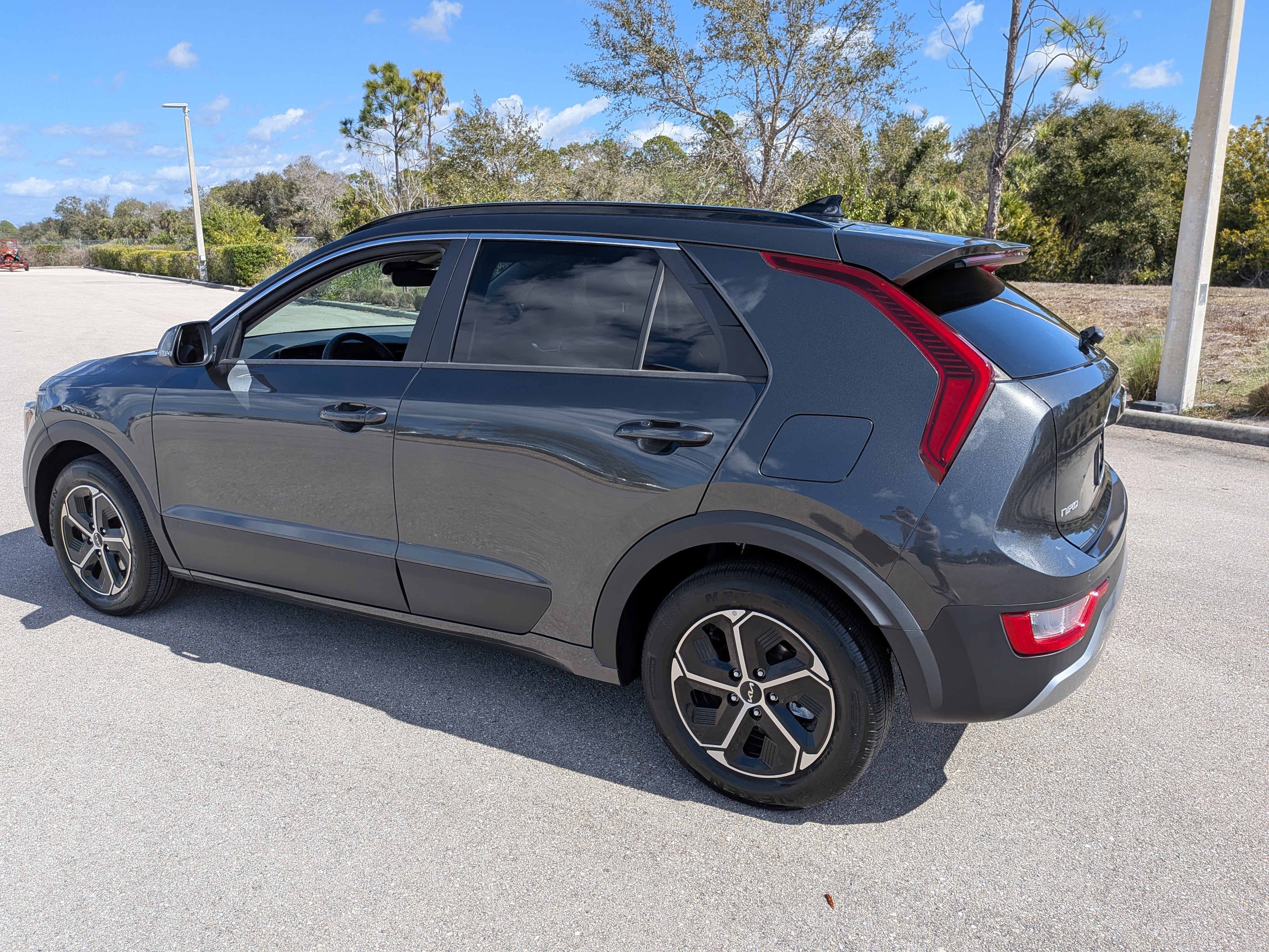 Used 2024 Kia Niro EX image 7