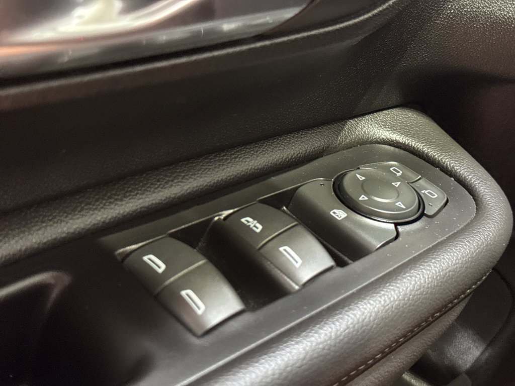 Used 2023 GMC Terrain SLE FWD image 31