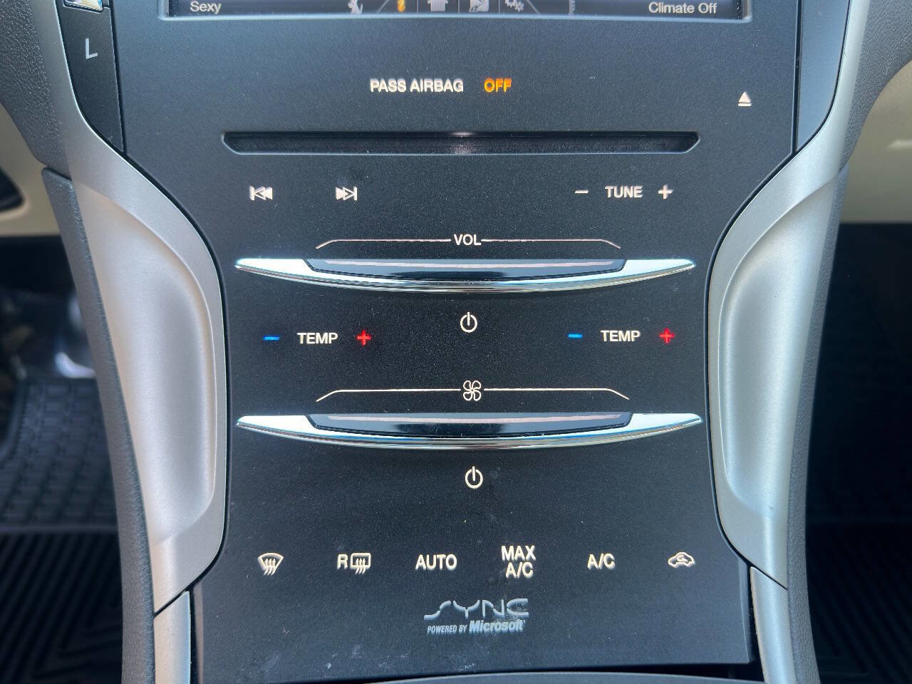 Used 2015 Lincoln MKZ Base 4dr Sedan w/ Equipment Group 202A Reserve image 28