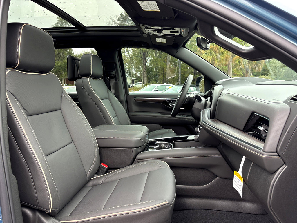 New 2026 Chevrolet Suburban Premier image 11