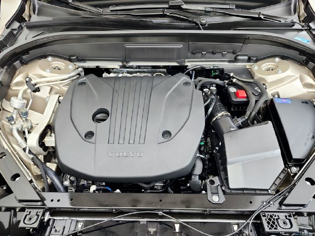 Certified 2026 Volvo XC60 B5 Plus AWD/4WD image 34