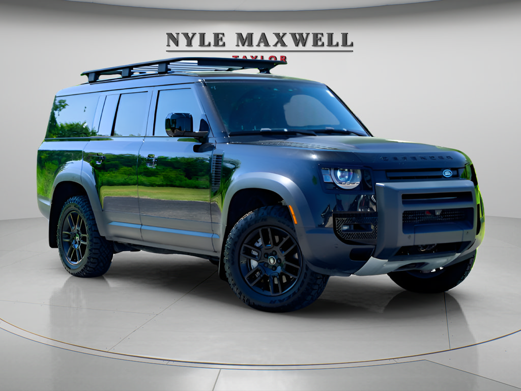Used 2023 Land Rover Defender 130 SE AWD/4WD image 2
