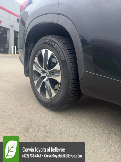 Used 2020 Toyota Highlander XLE AWD/4WD image 22