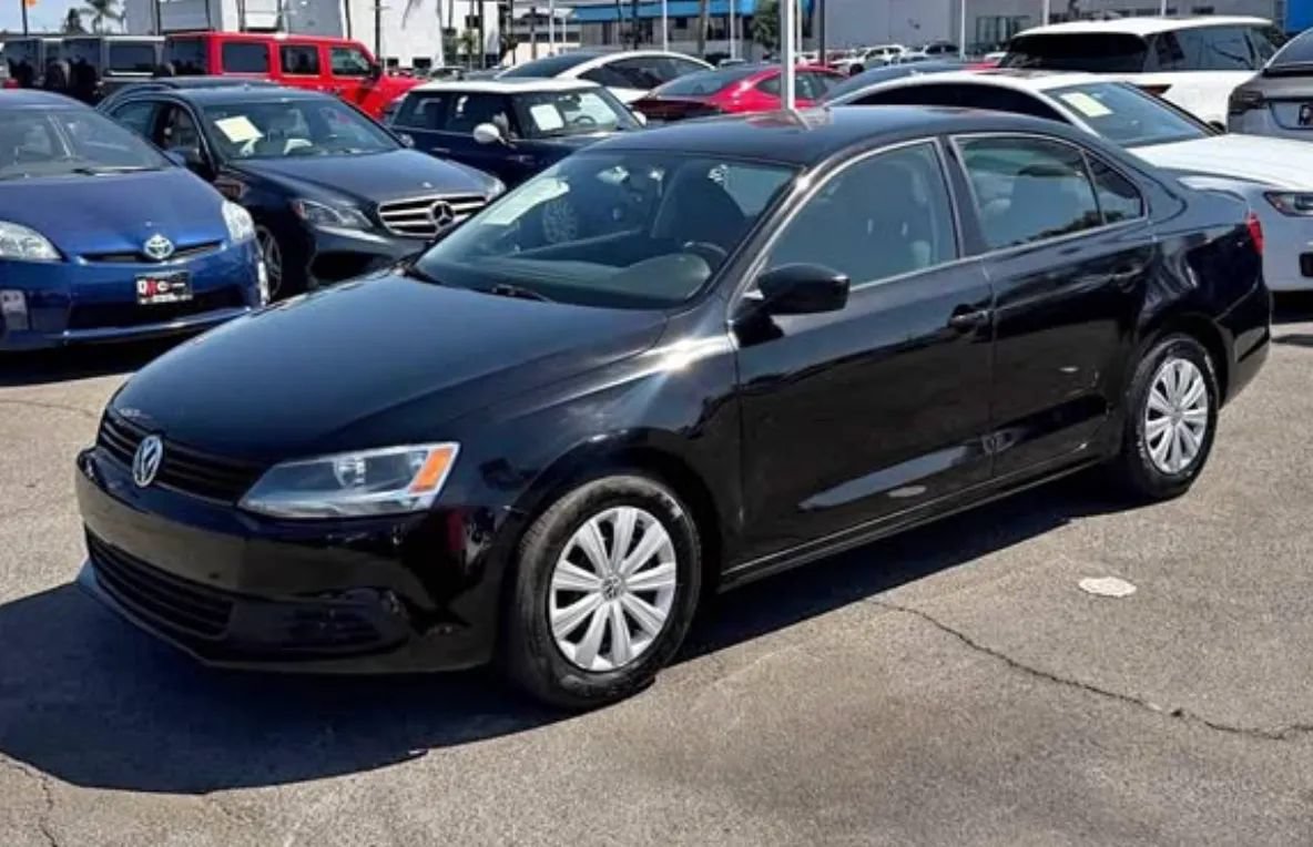Used 2013 Volkswagen Jetta S FWD image 2