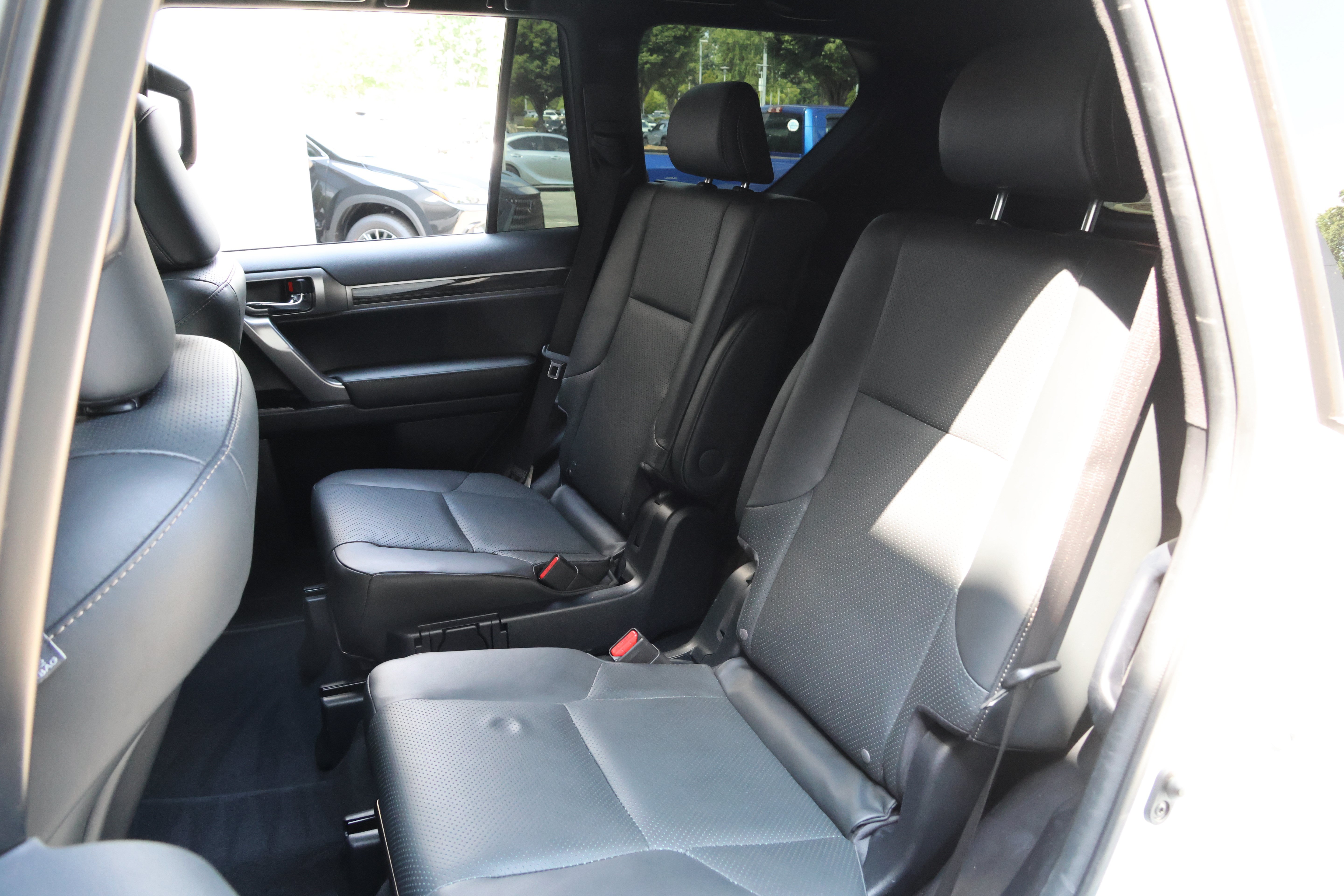Certified 2023 Lexus GX 460 Luxury w/ Sport Design Package AWD/4WD image 36