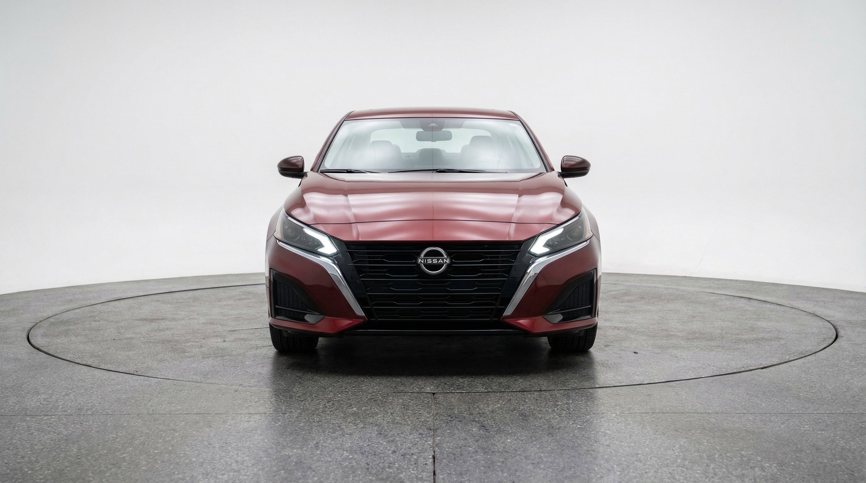 Used 2025 Nissan Altima 2.5 SV FWD image 2