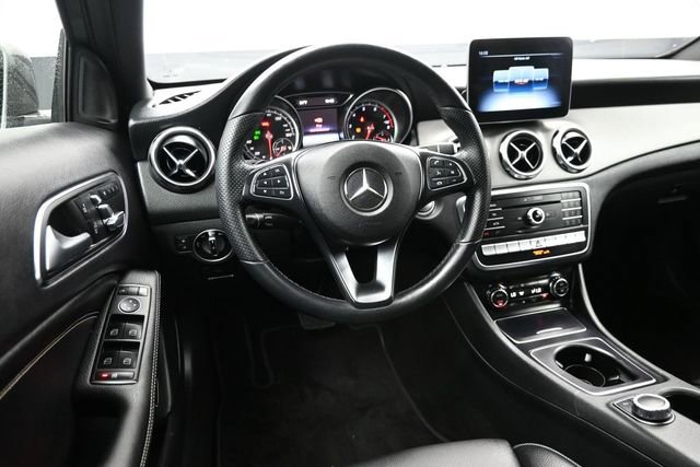 Used 2020 Mercedes-Benz GLA 250 4MATIC w/ Premium Package image 17