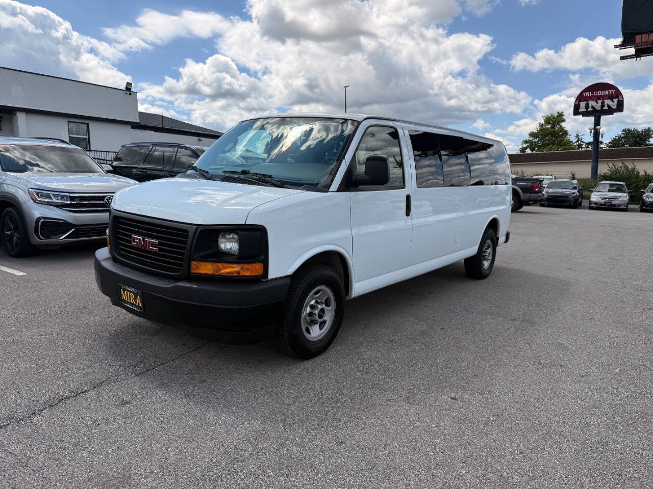 Used 2017 GMC Savana 3500 LS RWD image 2