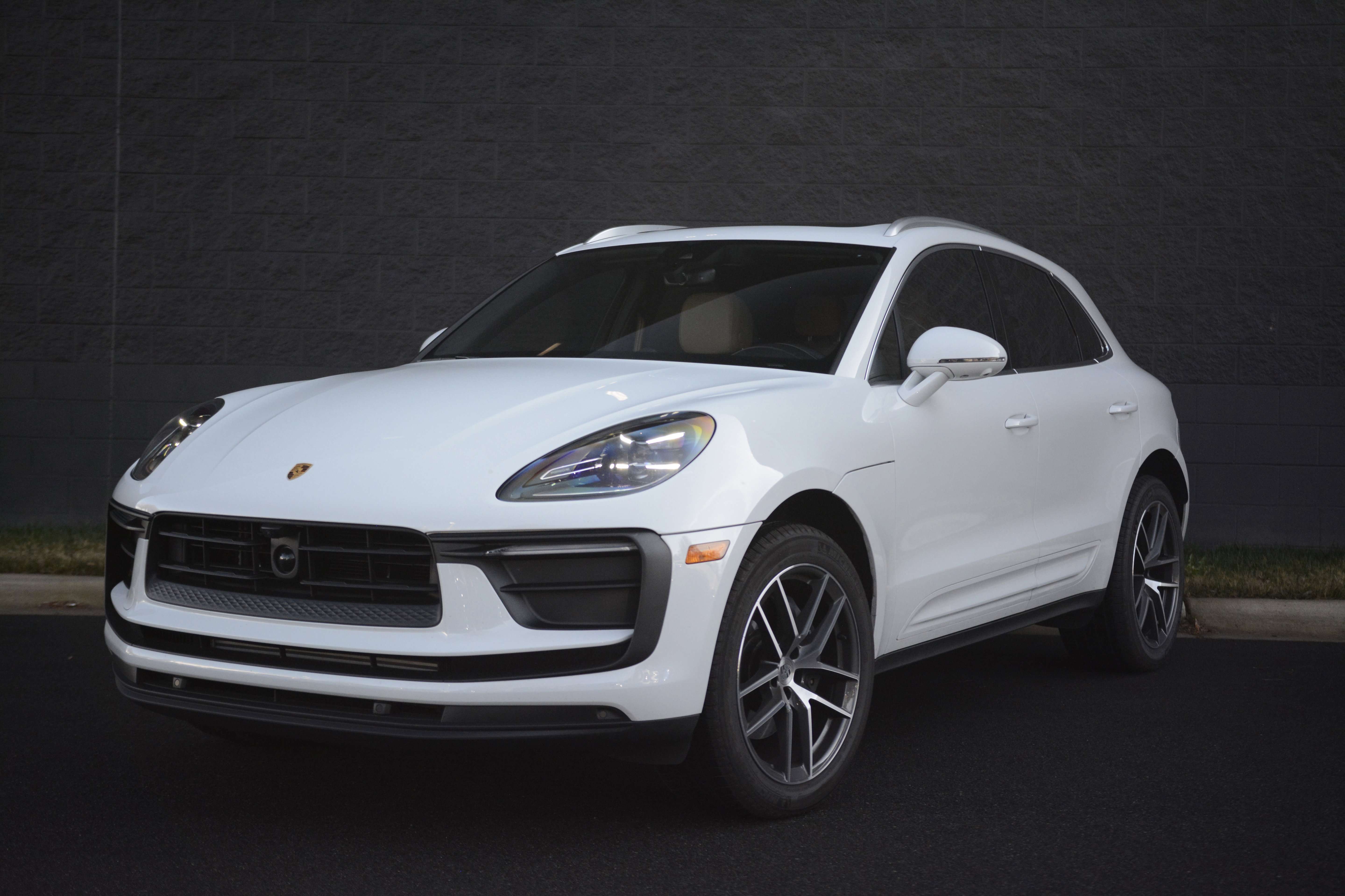 Certified 2025 Porsche Macan image 44