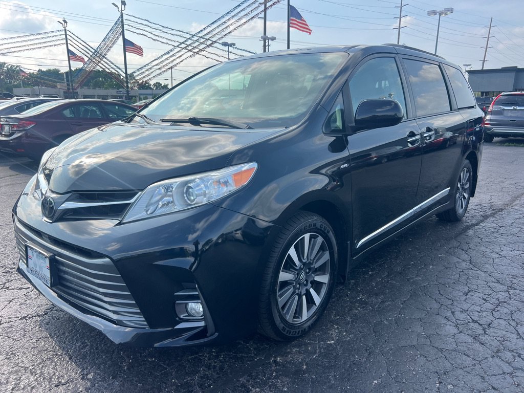 Used 2020 Toyota Sienna XLE AWD/4WD image 3