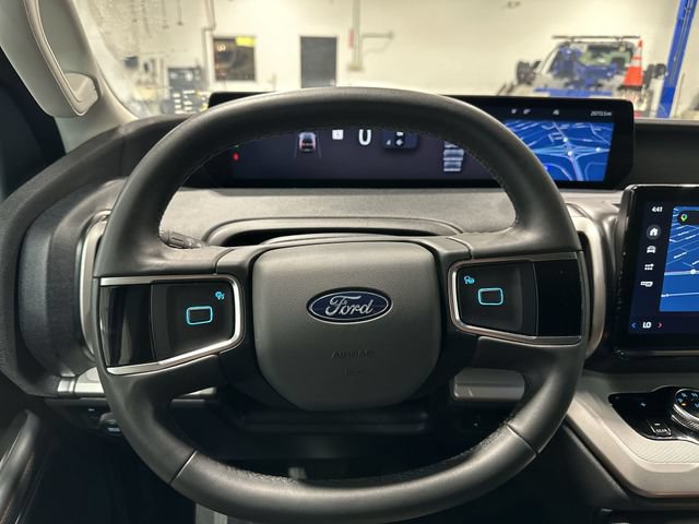 Used 2025 Ford Expedition Active AWD/4WD image 15