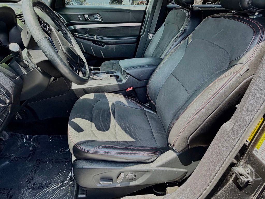 Certified 2018 Ford Explorer XLT FWD image 17