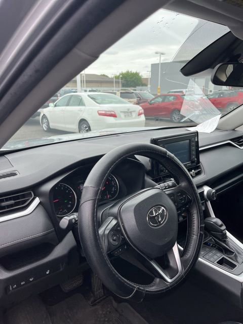 Used 2021 Toyota RAV4 XLE w/ XLE Grade Weather Package AWD/4WD image 9