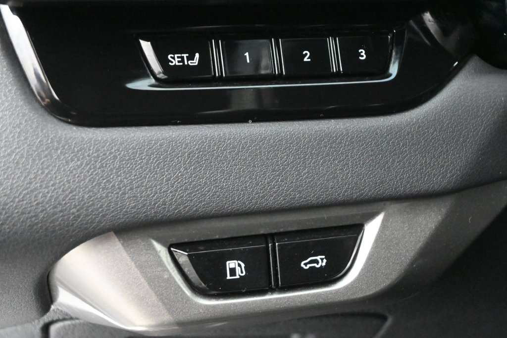 Used 2023 Lexus RX 350 FWD w/ Cold Area Package image 6