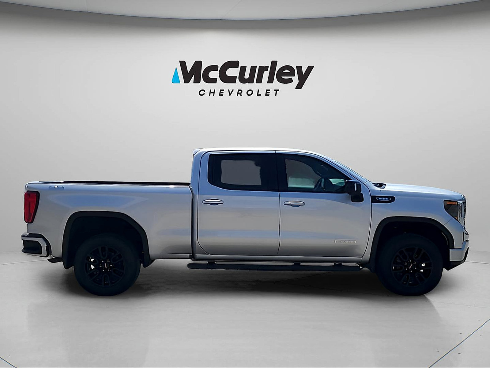 Used 2022 GMC Sierra 1500 Elevation w/ Elevation Premium Package AWD/4WD image 8