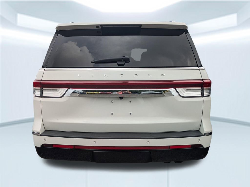 Used 2023 Lincoln Navigator Reserve RWD image 3