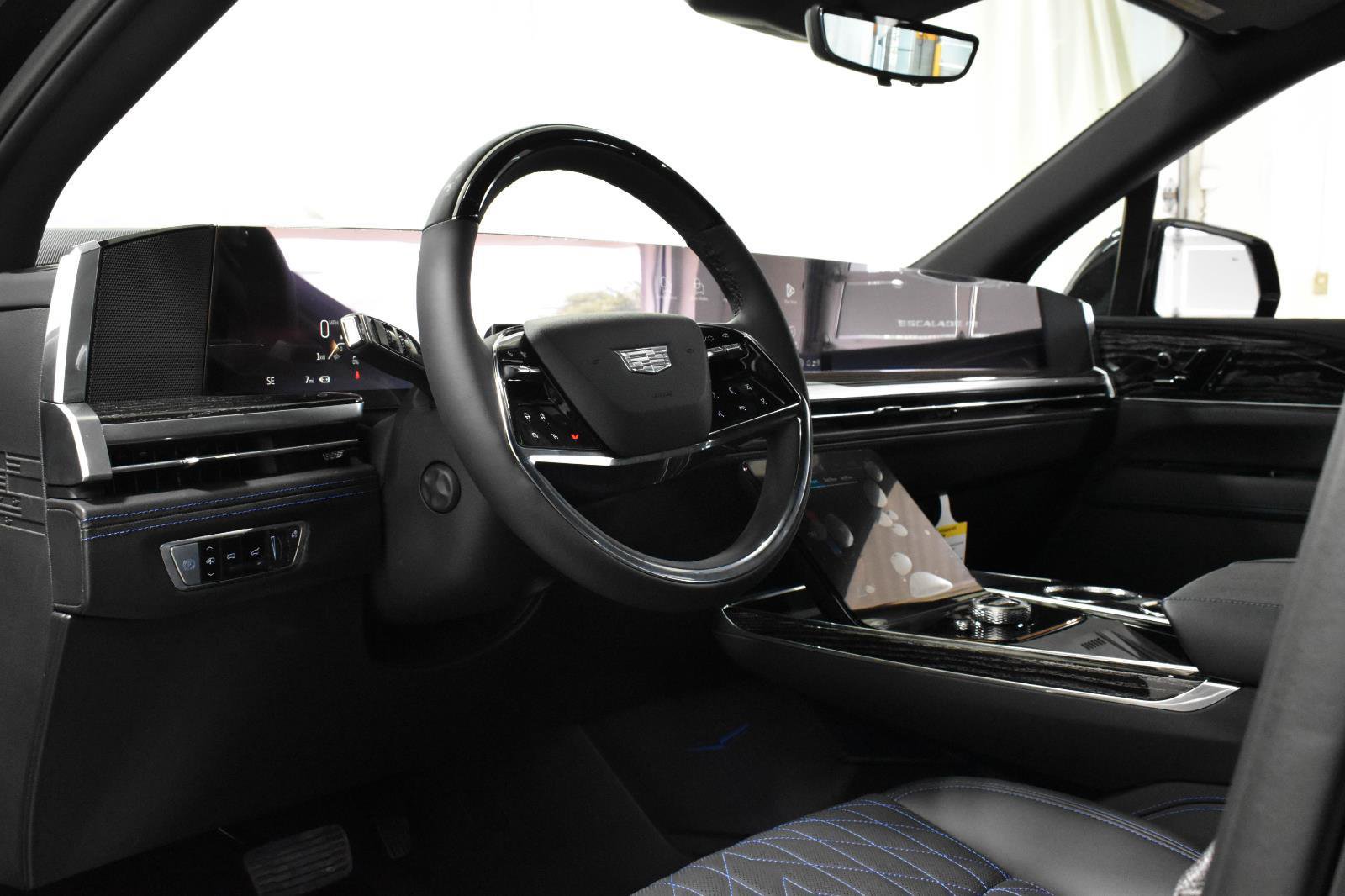 New 2025 Cadillac Escalade IQ Luxury 1 w/ LPO, Radiant Package image 5