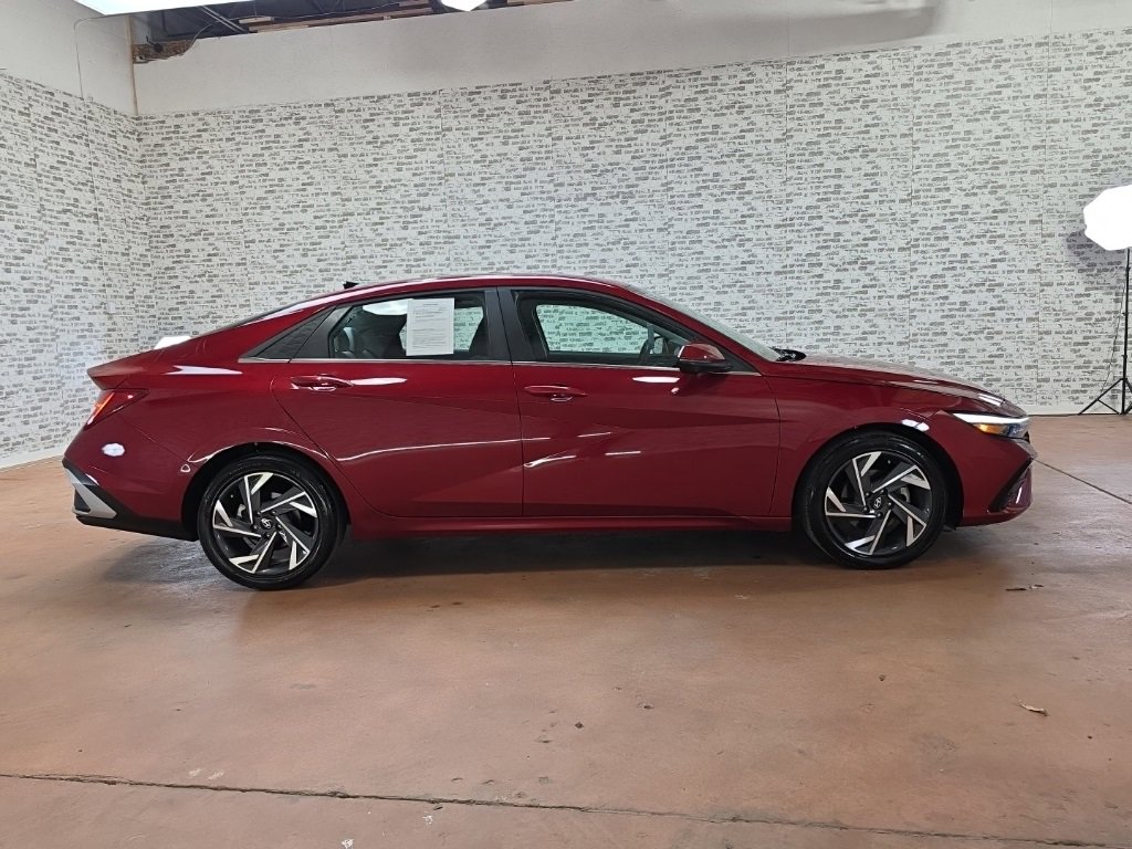 Used 2024 Hyundai Elantra Limited image 6