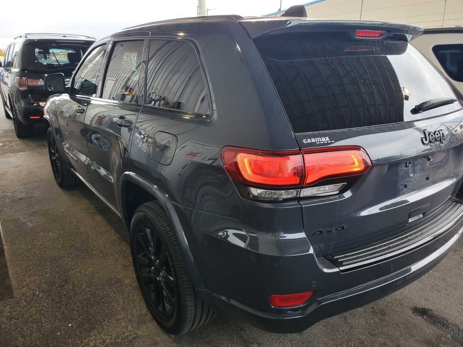Used 2018 Jeep Grand Cherokee Altitude image 3