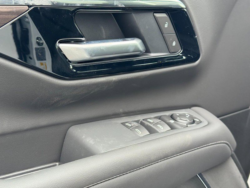 New 2026 Chevrolet Suburban LS image 33