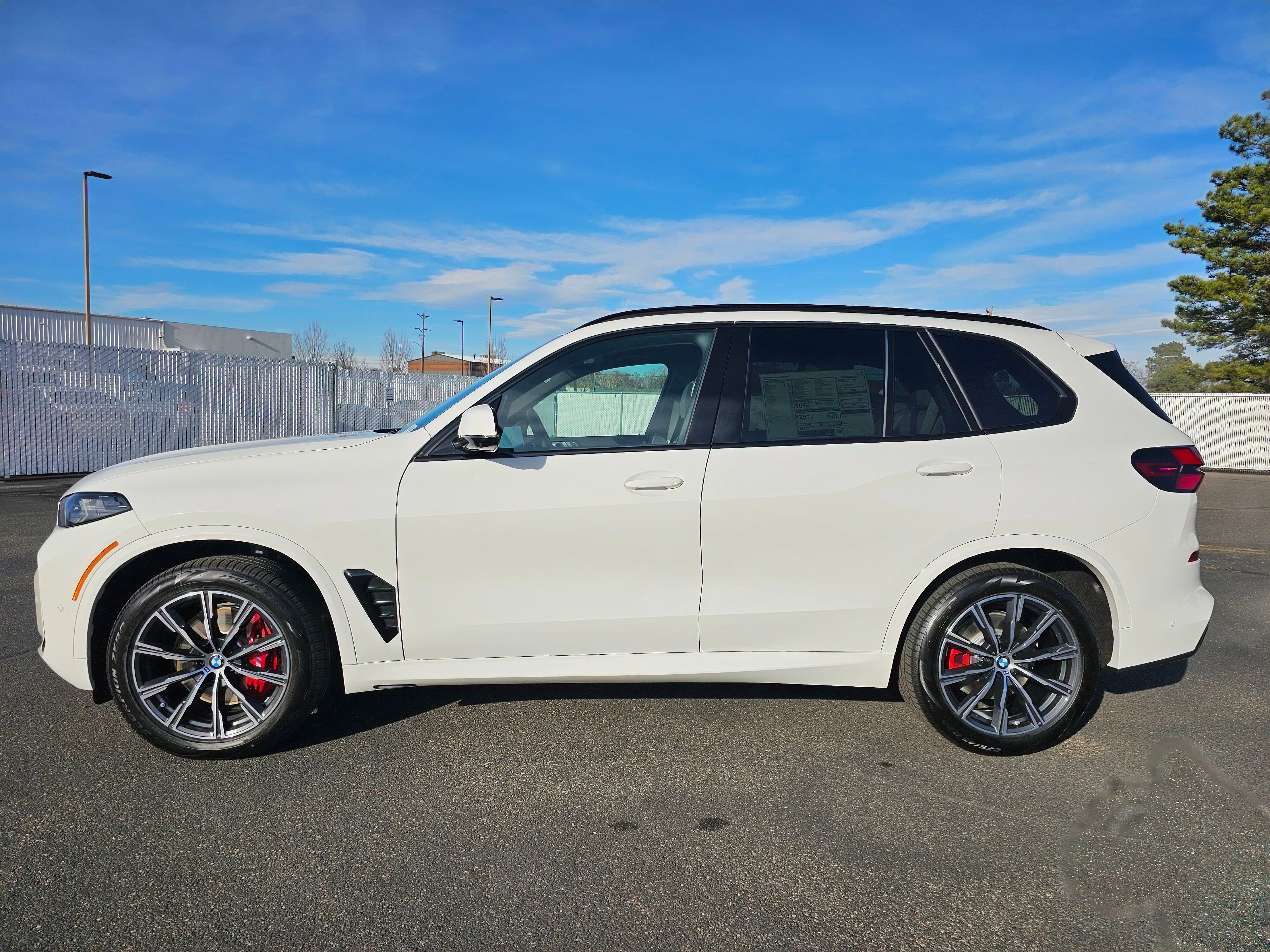 New 2026 BMW X5 xDrive40i w/ Executive Package image 3