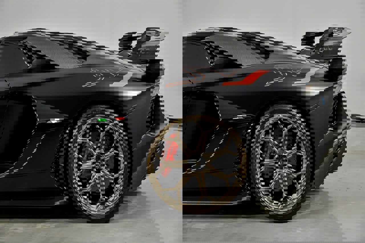 Used 2021 Lamborghini Aventador SVJ image 9