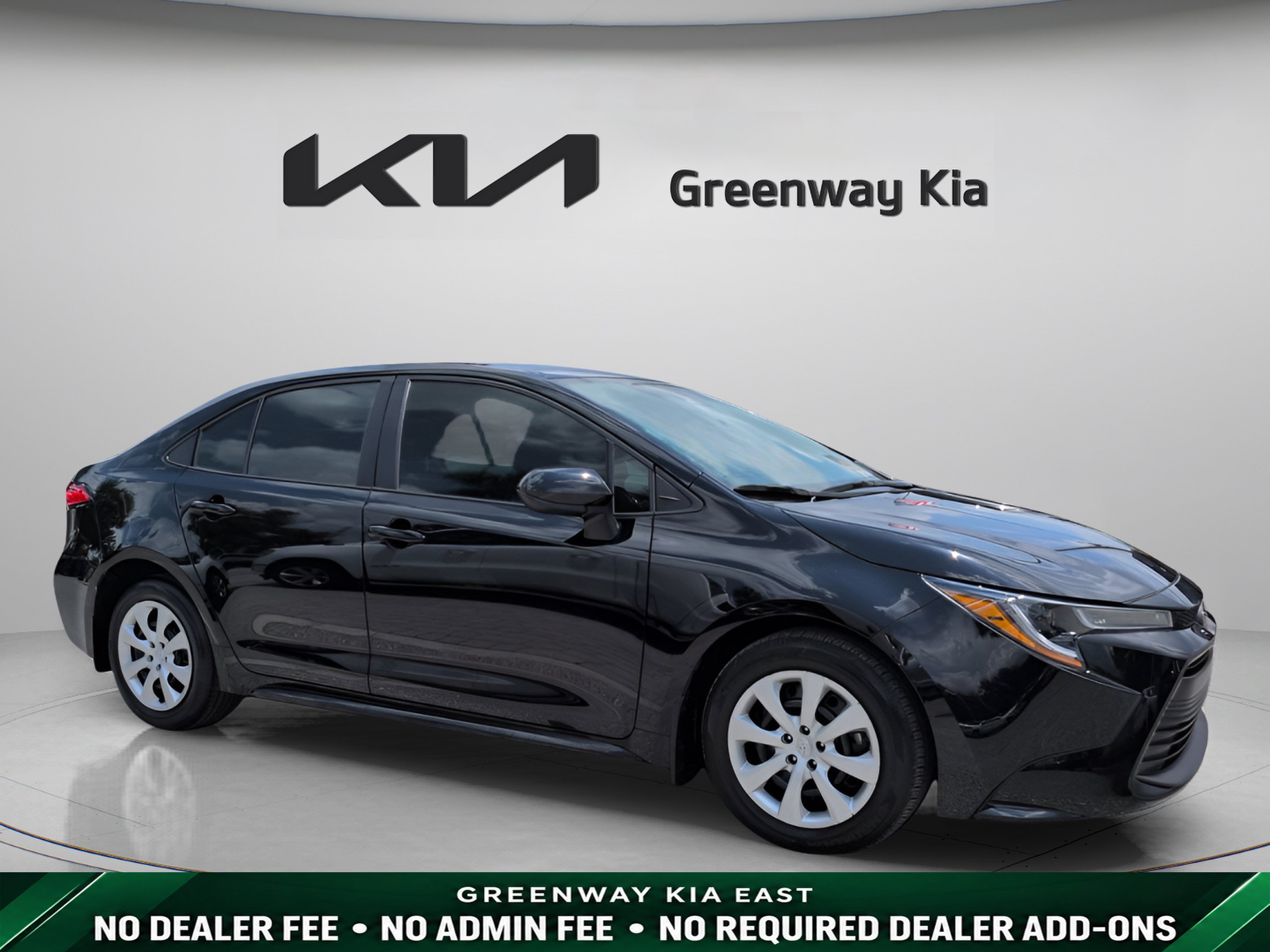 Used 2025 Toyota Corolla LE FWD image 1