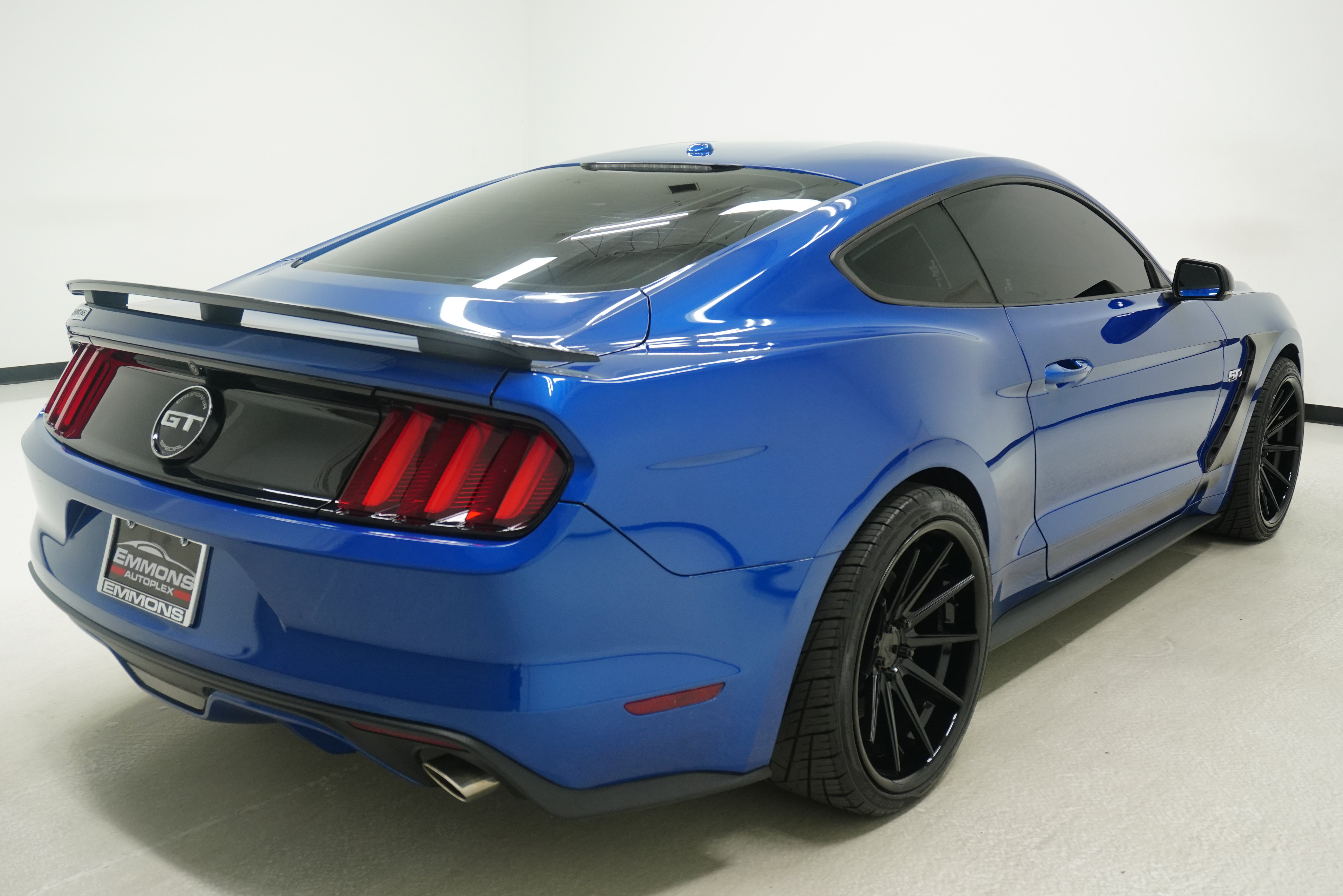 Used 2017 Ford Mustang GT Premium w/ Equipment Group 401A RWD image 4