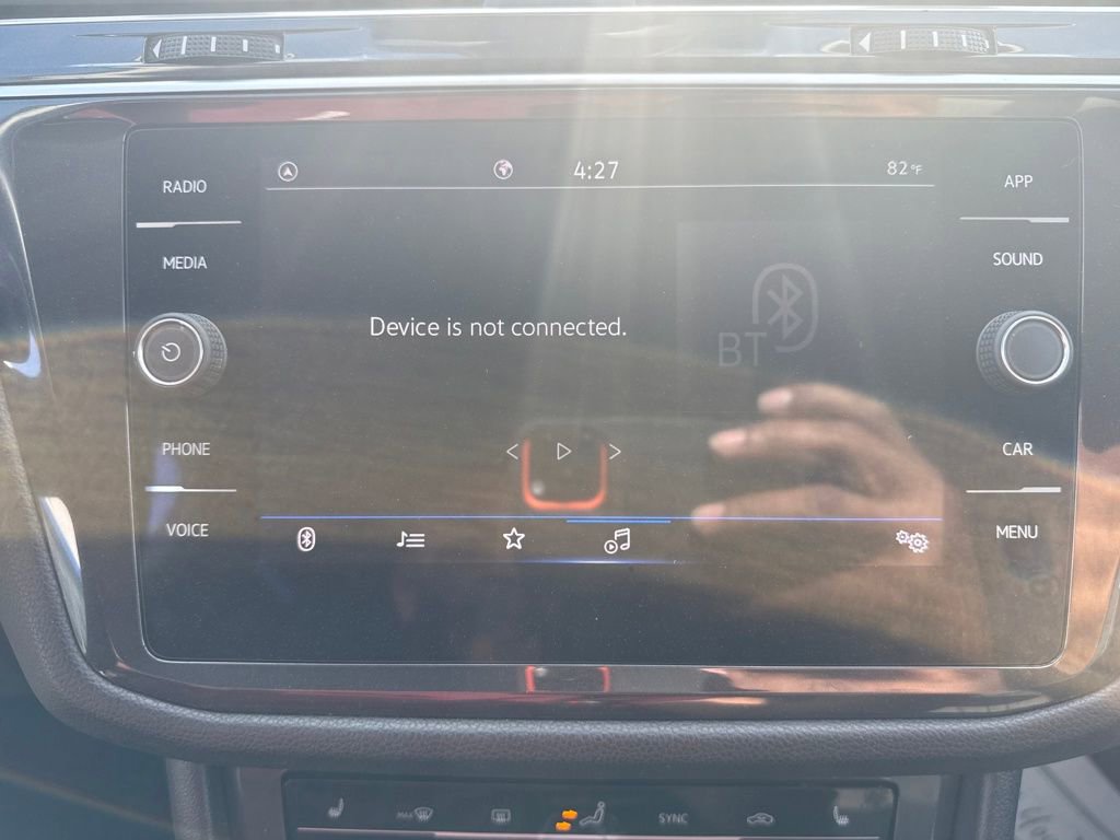 Used 2024 Volkswagen Tiguan SE image 23