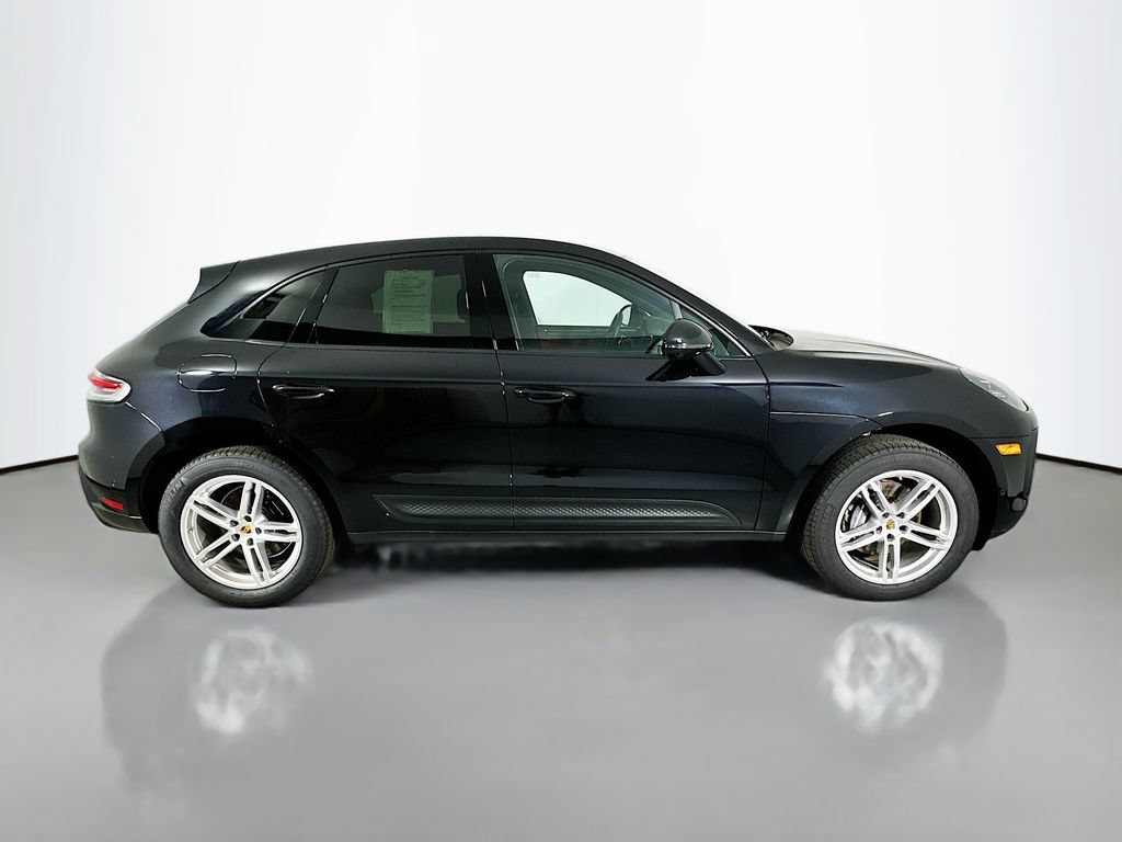 Certified 2025 Porsche Macan AWD/4WD image 8